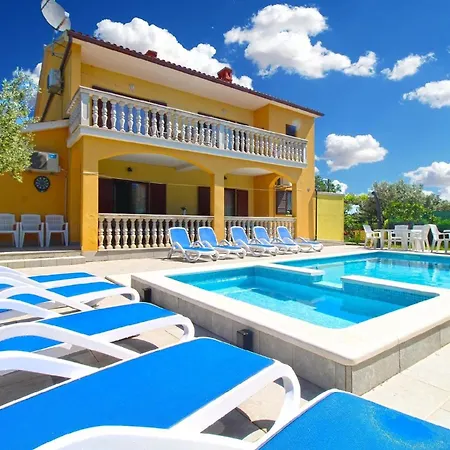 Mit Privatpool Fuer 16 Personen Ca 190 Qm In Vodnjan, Istrien Istrische Riviera Holiday home *