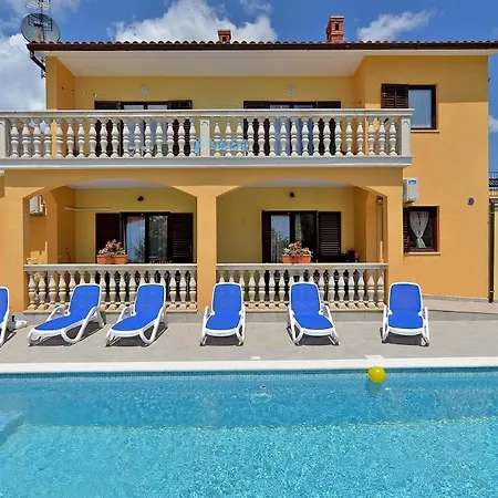 Holiday home Mit Privatpool Fuer 16 Personen Ca 190 Qm In Vodnjan, Istrien Istrische Riviera *