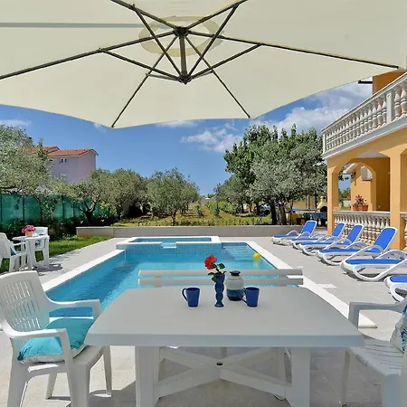 Holiday home Mit Privatpool Fuer 16 Personen Ca 190 Qm In Vodnjan, Istrien Istrische Riviera