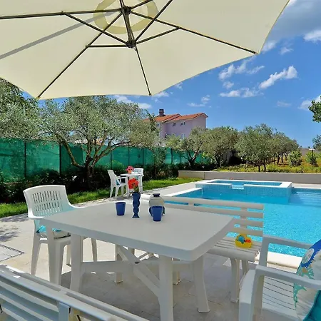 Mit Privatpool Fuer 16 Personen Ca 190 Qm In Vodnjan, Istrien Istrische Riviera Holiday home *