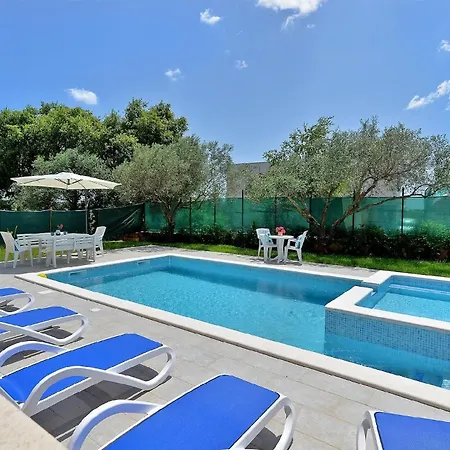 Mit Privatpool Fuer 16 Personen Ca 190 Qm In Vodnjan, Istrien Istrische Riviera Holiday home *