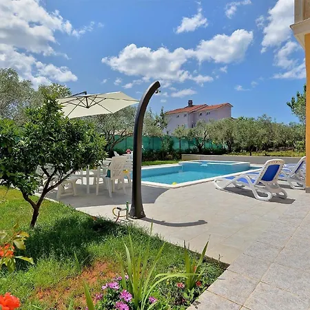 Mit Privatpool Fuer 16 Personen Ca 190 Qm In Vodnjan, Istrien Istrische Riviera Holiday home *